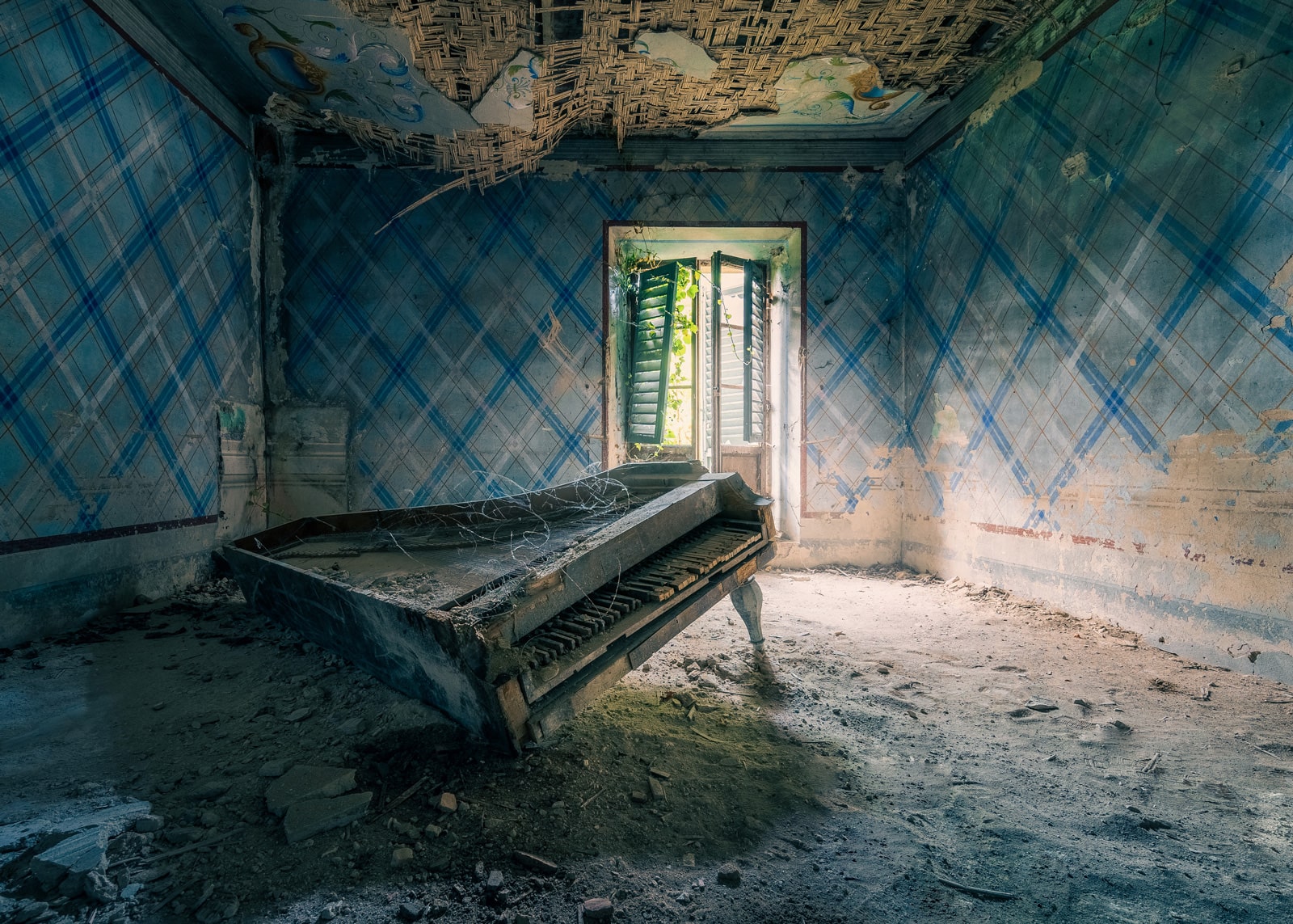 abandoned place - shot by Andy Schwetz